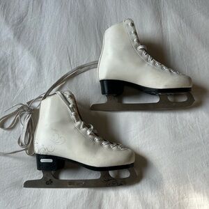 Women's Figure Skates from Bladerunner